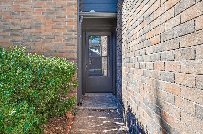 Photo - 1720 Old Creek Dr