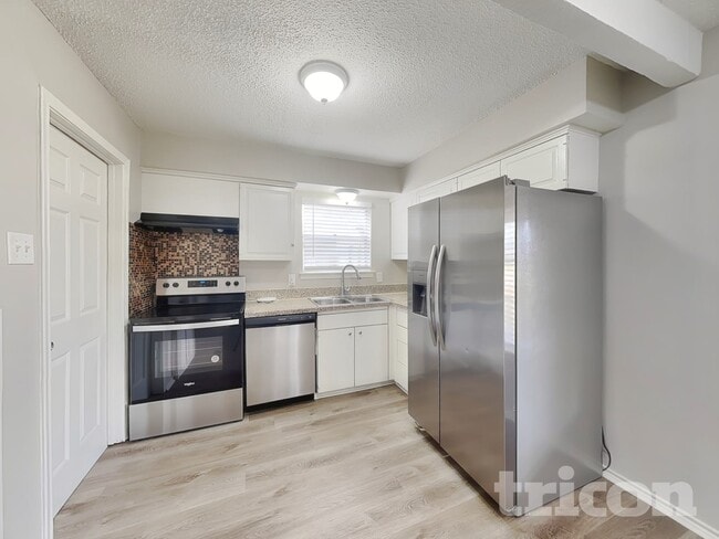 Photo - 1142 Shadyglen Cir