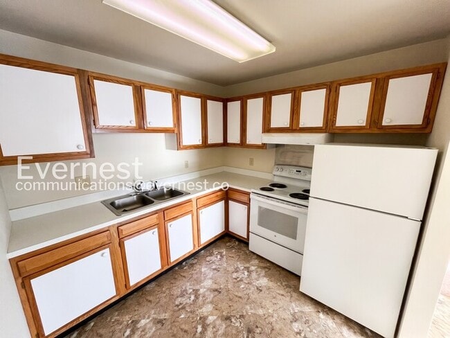 Building Photo - 12914 N Cresap St
