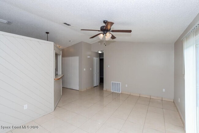 Photo - 962 Serenade St NW