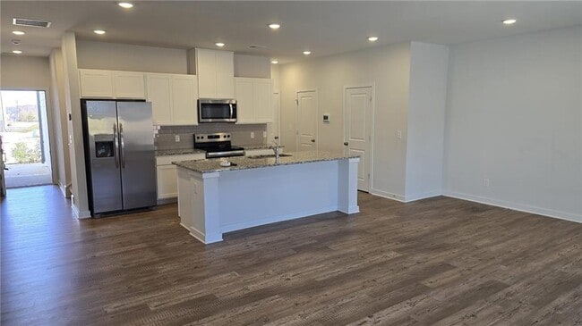 Photo - 17 Founders Dr