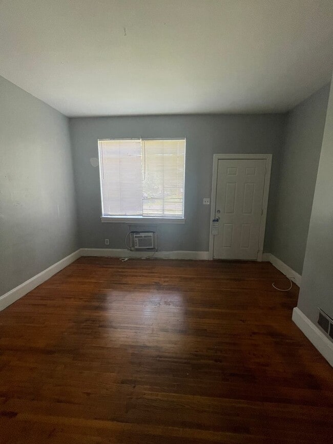 Photo - This 2 bed 1 bath duplex home is all brick located near Remount Rd and West Blvd.