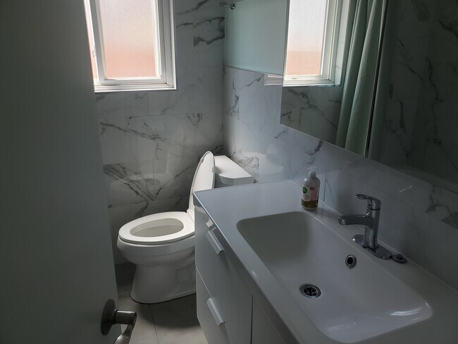 Photo - 12850 Moorpark St Unit 1