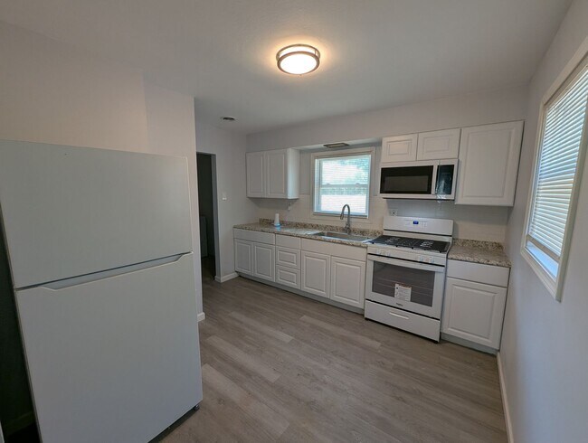 Photo - 11913 Bridgevale Ave Casa