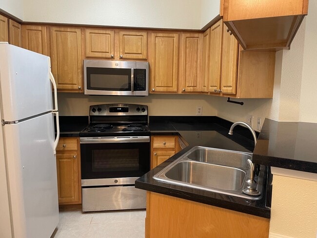 Building Photo - 2626 Holly Hall St Unit 409
