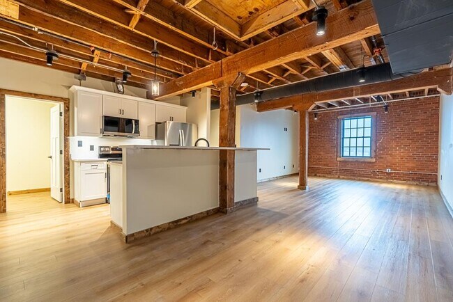 600 E Main St