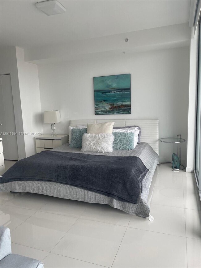 Photo - 92 SW 3rd St Unidad 3008