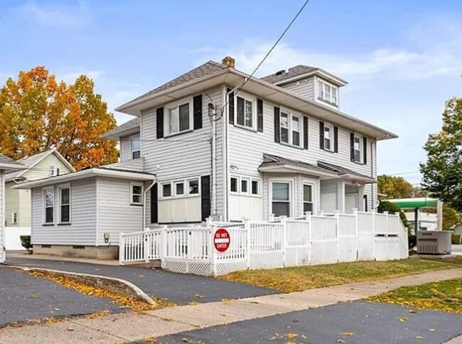 Photo - 2729 Dewey Ave Unit 3