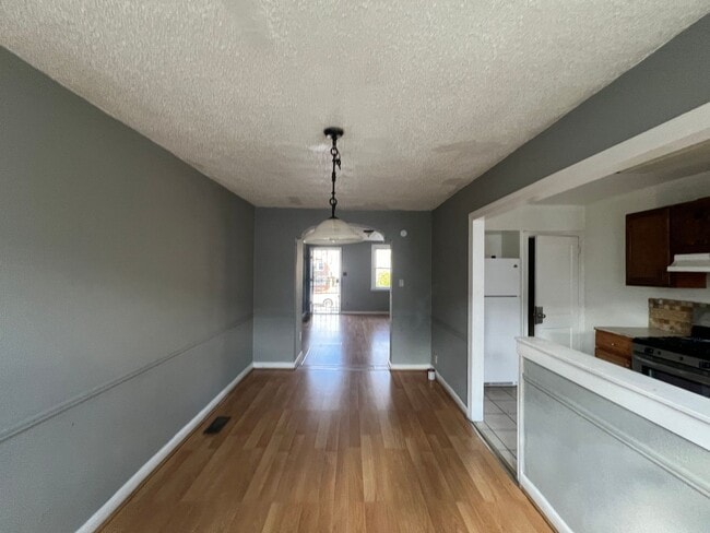 Photo - 6741 Horrocks St