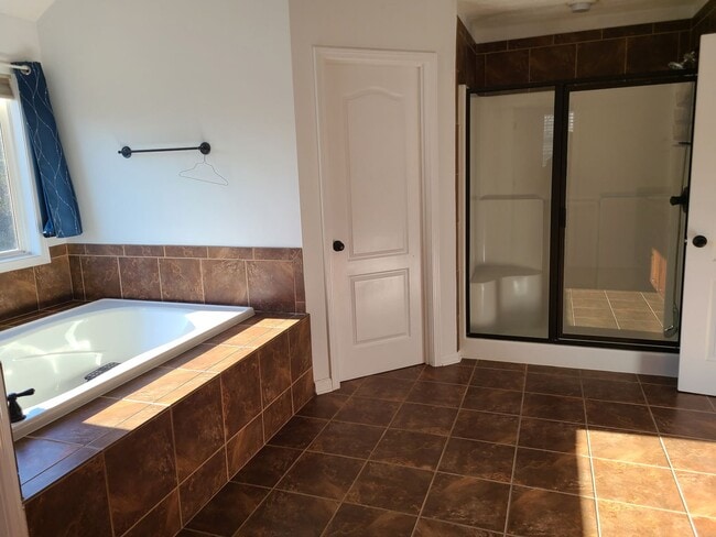 Photo - 5 bedroom/4 bathroom home available to rent in Fortson!