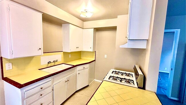 Photo - 915 S Howard St Apartments Unit 915 Howard
