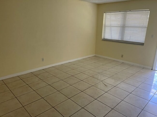 Photo - 1104 NW 5th Ave Unidad 3