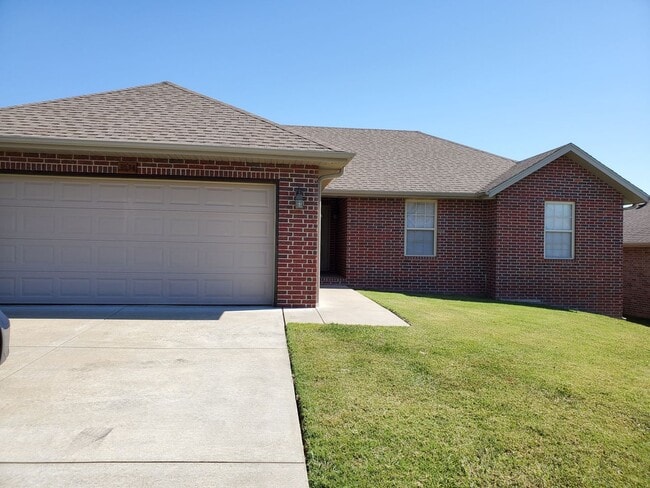 Building Photo - 3 Bedroom Home in South Springfield