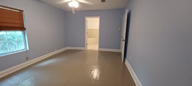 Photo - 10635 Mc Laurin Rd E