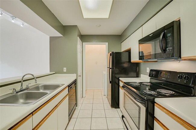 Photo - 807 W 25th St Unit 316
