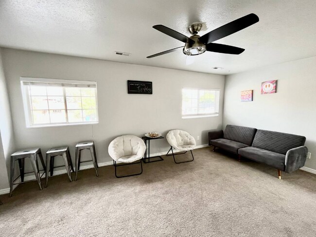 Photo - 546 E Delno Dr