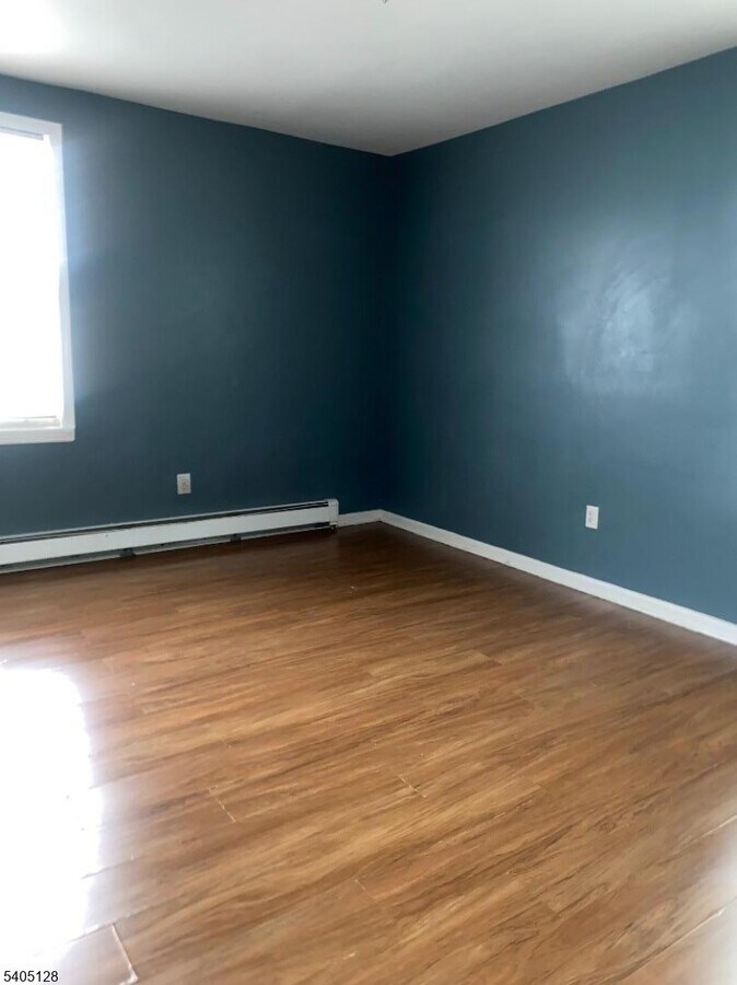 Photo - 241 Wainwright St