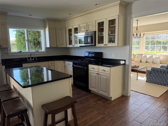 Photo - 250 Oneck Ln