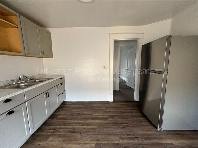 Photo - 808 W Walnut St