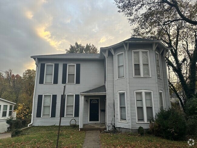 Building Photo - 902 State St Unit B Rental