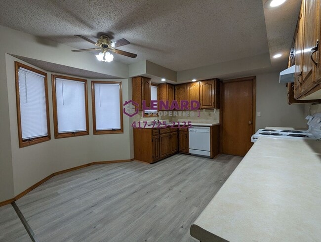 Photo - 3 Bedroom Home Ready for Move In!