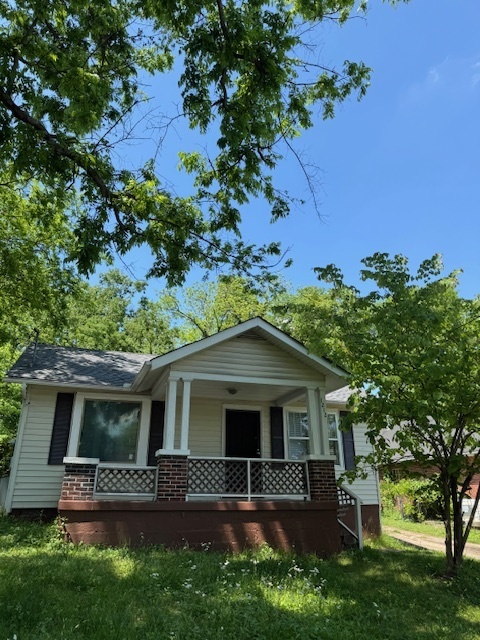Renovated 3BR/2BA home w/ large bak yard! - Renovated 3BR/2BA home w/ large bak yard!