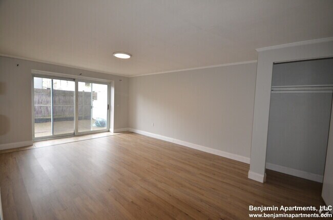 Building Photo - 104 Babcock St Unit P2 Rental