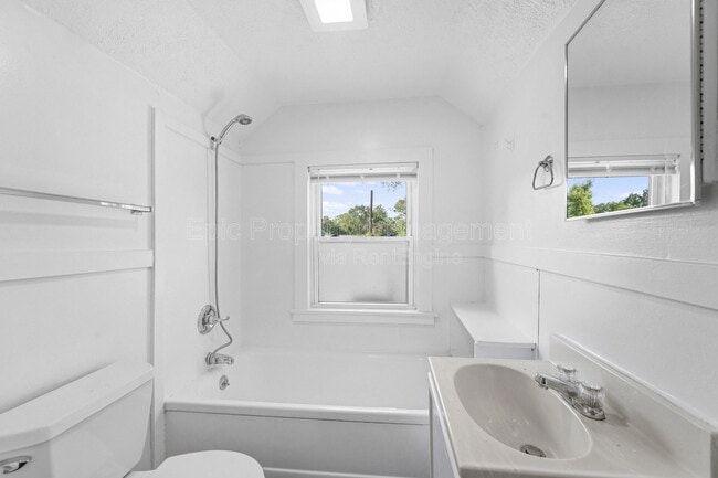 Photo - 1511 E Harry Ave