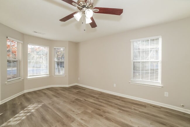 Photo - 1052 Winterglen Way