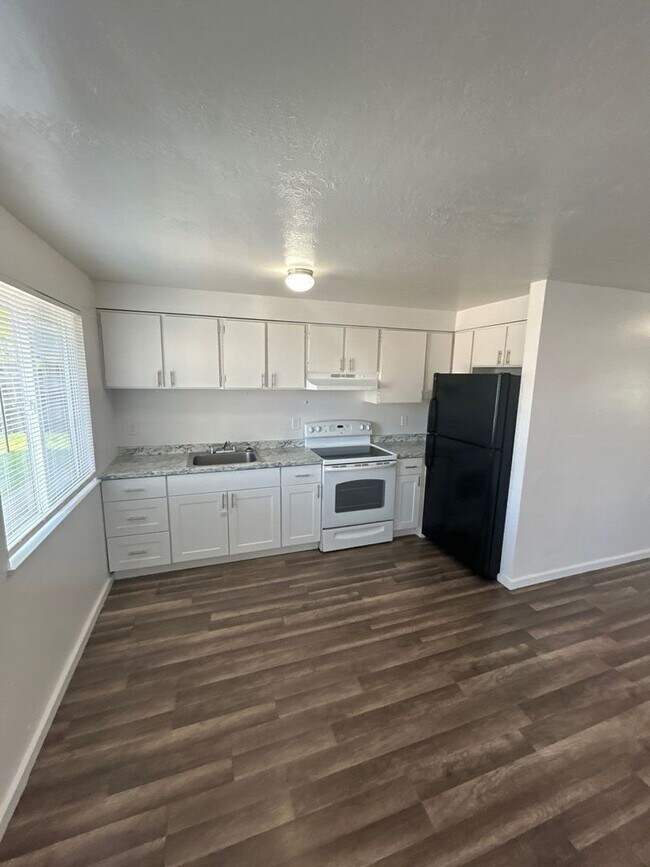 Photo - 576 Hill St SE Unit B