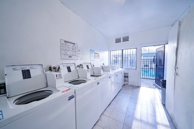 Photo - 20445 Saticoy St Unidad 23