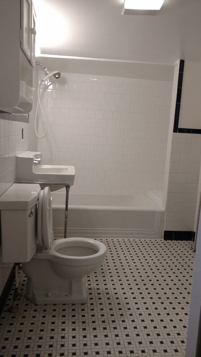"Charming 4-Bed Gaithersburg Haven: Spacious 3,330 Sq. Ft. Home with Granite Countertops & Gleami...