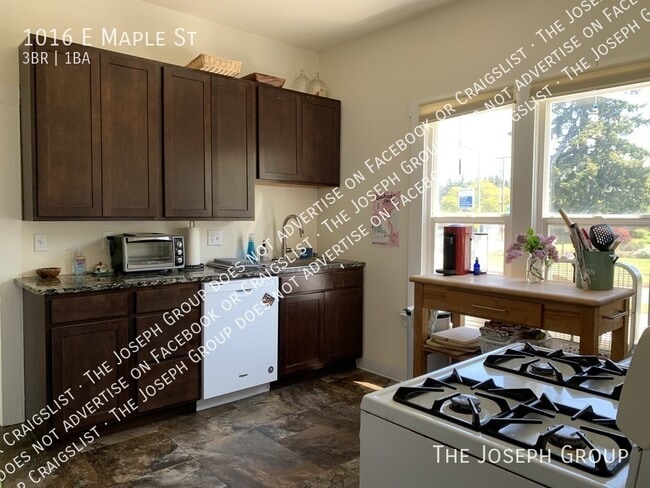 Photo - 1016 E Maple St