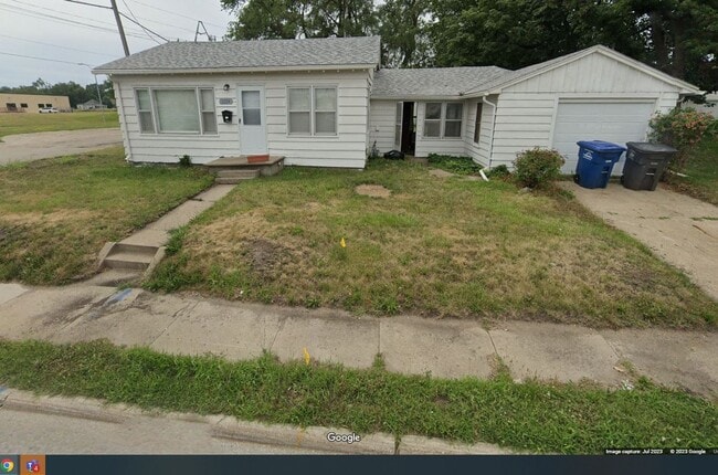 Photo - MOVE IN SPECIAL! 3 Bedroom Home with Huge ...