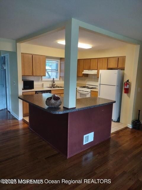 Photo - 16 Oak Leaf Ln