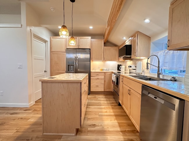 Photo - 533 1/2 E 5th St