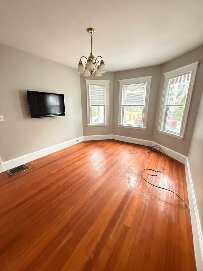 Building Photo - 49 Saint Margaret St Unit #1 Rental