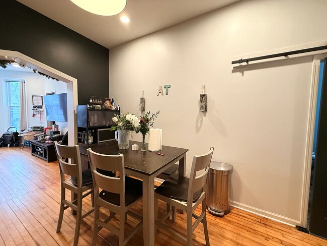 Photo - Charming 2-Bed Hardwood Haven in Chicago's Vibrant West Side! Unit 1F