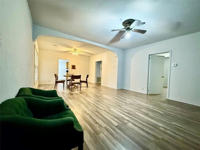 Photo - 1013 W 3rd St