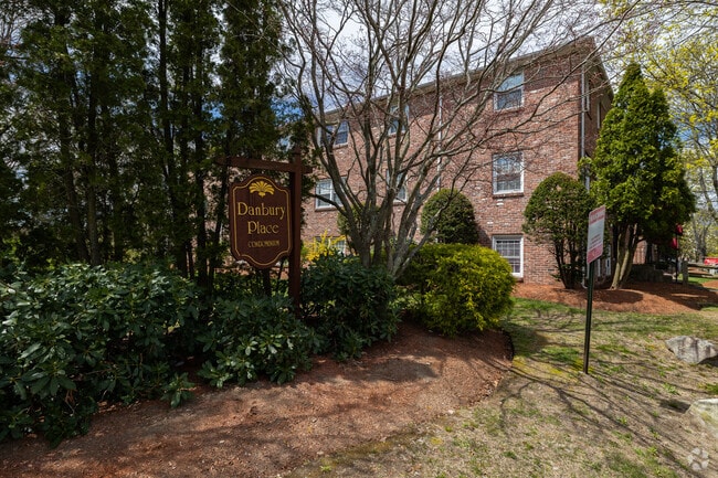 40 Danbury Dr Methuen, MA - Danbury Place Condominiums