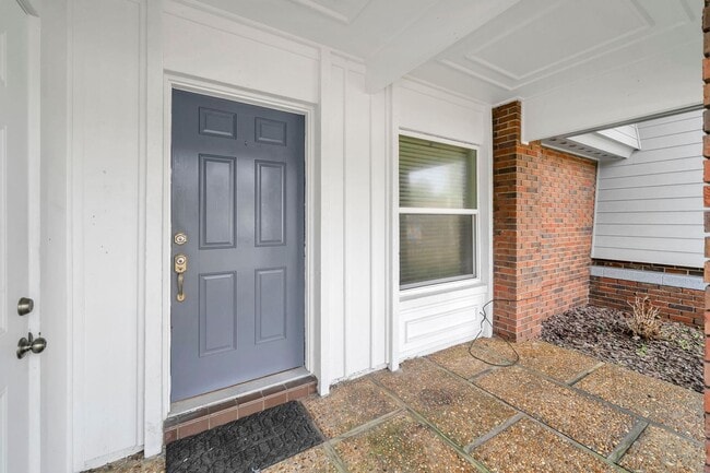 Photo - Astounding 4 Bedroom House for Rent!