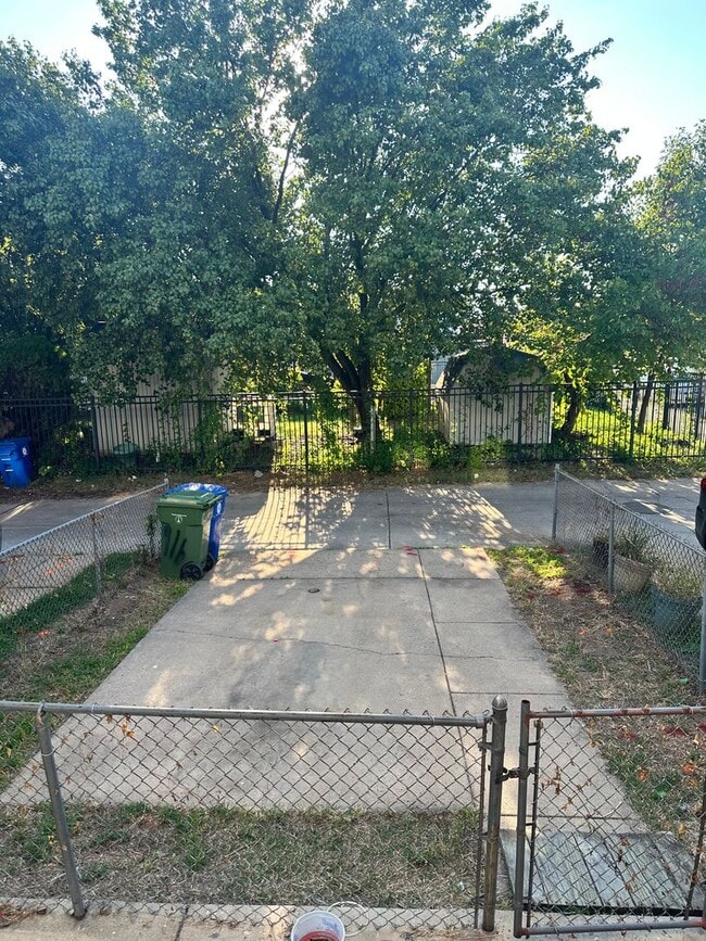 916 N Lakewood Ave