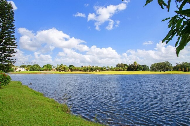 Photo - 524 Village Lake Dr