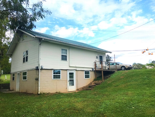 Building Photo - Ground Level Duplex Apartment