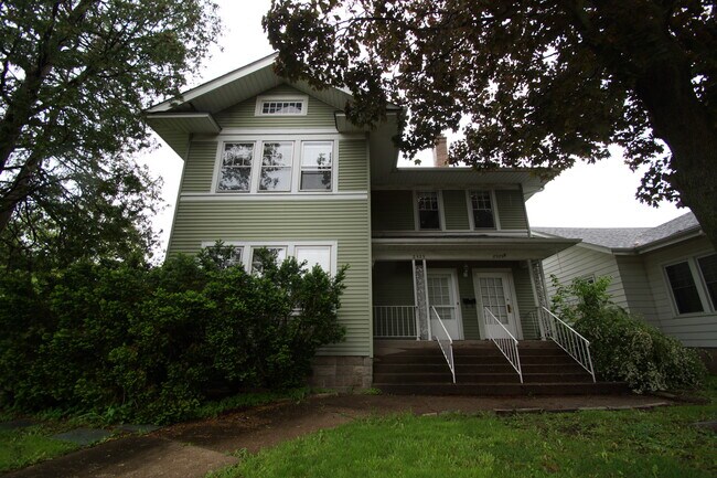 front entrance - 2523 LeClaire St Unit 2523