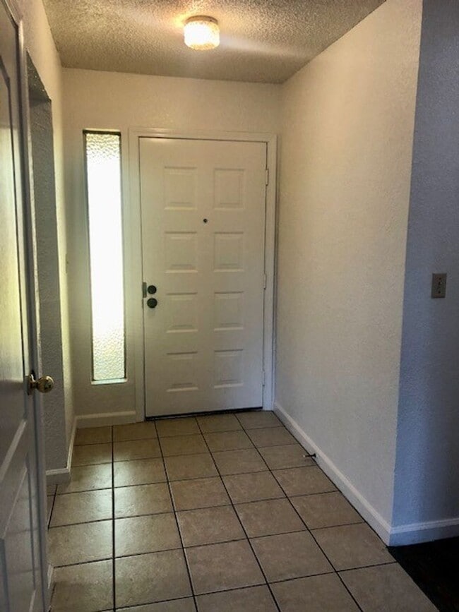 Photo - Nice 4 bedroom, 2 bathroom home in Citrus Heights