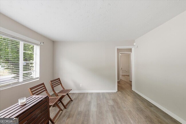 Photo - 154 Lawton St SW
