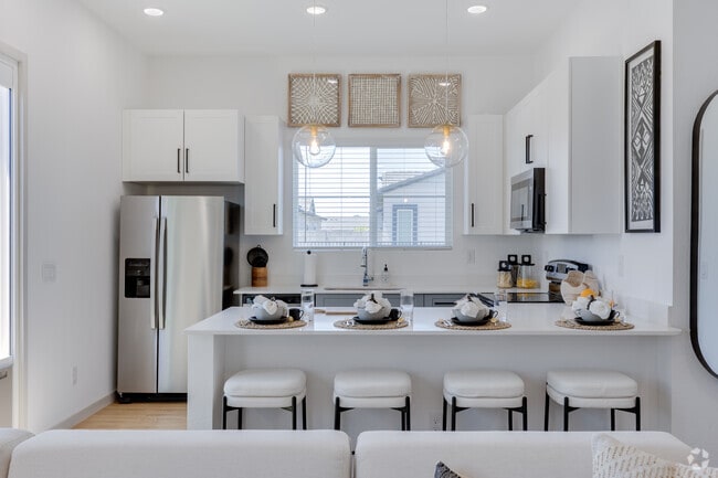 2BR, 2BA - 1,012SF - Kitchen