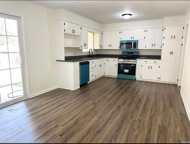 Photo - 702 E Military Dr