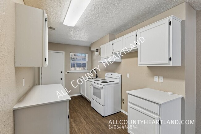 Photo - 119 Woodman Dr
